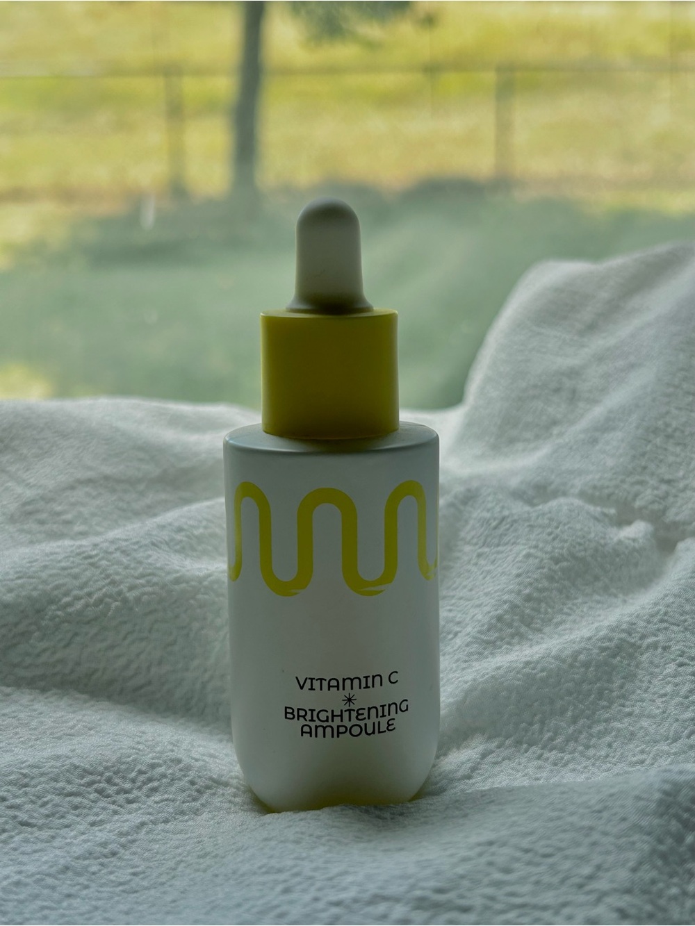 YesStyle Vitamin C Brightening Ampoule Serum - Yellow & White